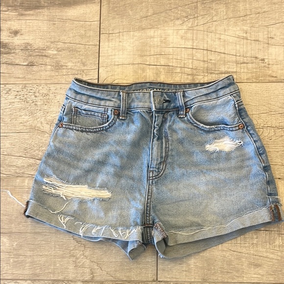 American Eagle Outfitters Light Blue Distressed Jean Shorts Mom Jean Size 2 - Picture 5 of 8